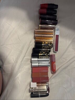 Charlotte Tilbury Lipstick Assortment in Pink, Red and Coral Tones